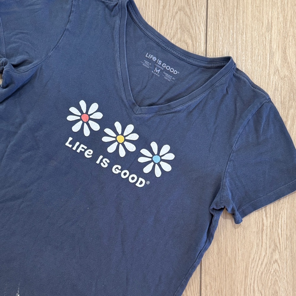 Life is good Graphic Daisy Crusher T-Shirt Size M Distressed Spellout Logo